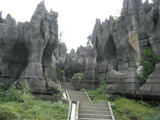 Каменный лес Шилинь в Китае