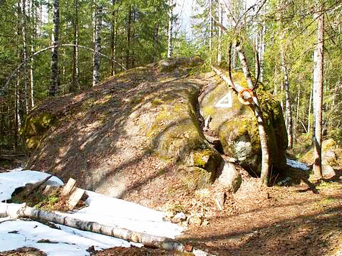 Валунный храм Велеса у Оредежа