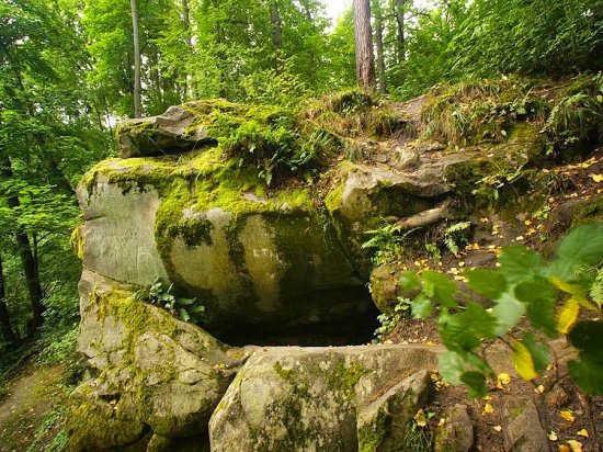 Валунный храм Велеса у Оредежа